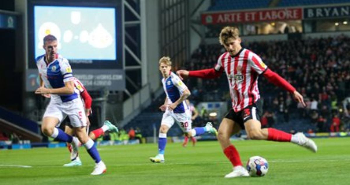 Sunderland venció al Blackburn Rovers con Ben Brereton en cancha.