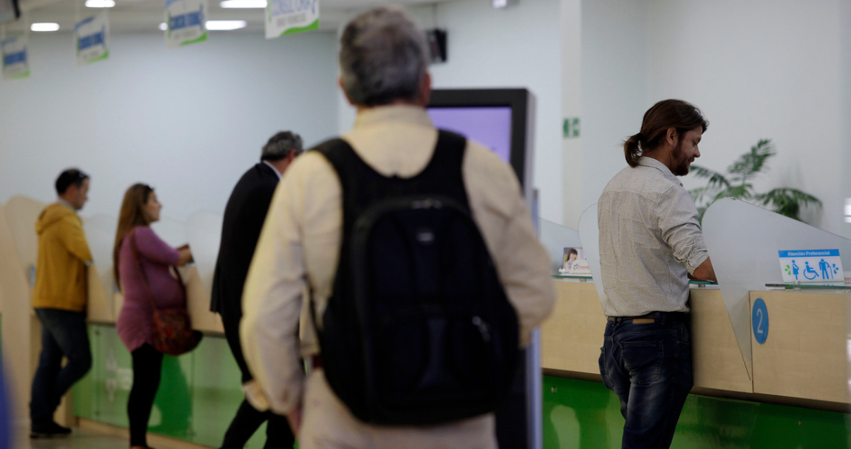 Suprema zanja polémica con isapres: ordenó aplicar una sola tabla de factores y devolver excesos