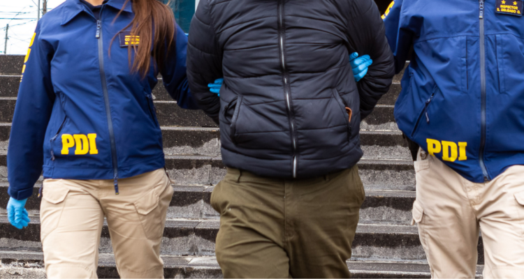 Capturan a dueño de taller donde se modificaban armas de fuego y vendían droga en Lota