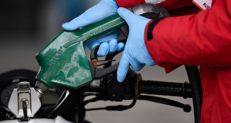 Tercera semana consecutiva reportan caídas en precio de todos los combustibles