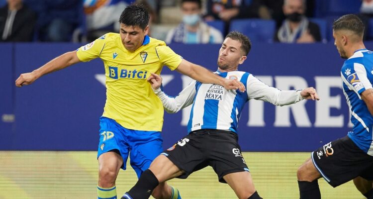 Tomás Alarcón fue cedido por el Cádiz a la Segunda División de España.