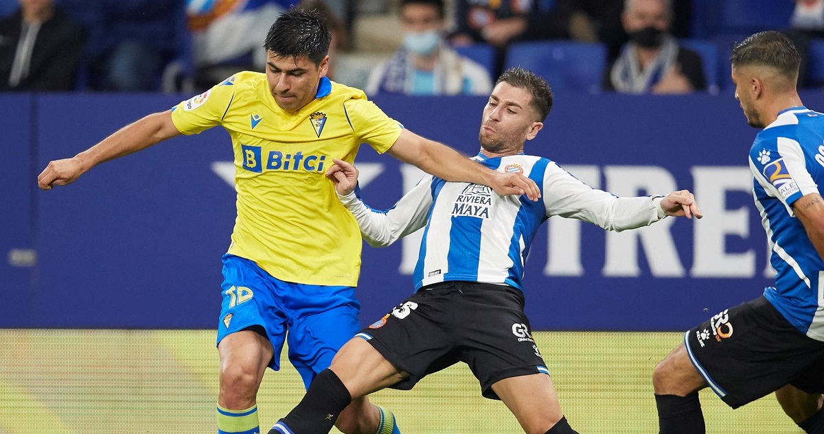 Tomás Alarcón fue cedido por el Cádiz a la Segunda División de España.