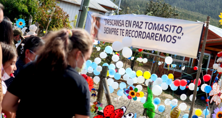 Fiscalía informa peritaje extranjero a familia de Tomás Bravo: resultados difieren con el del SML