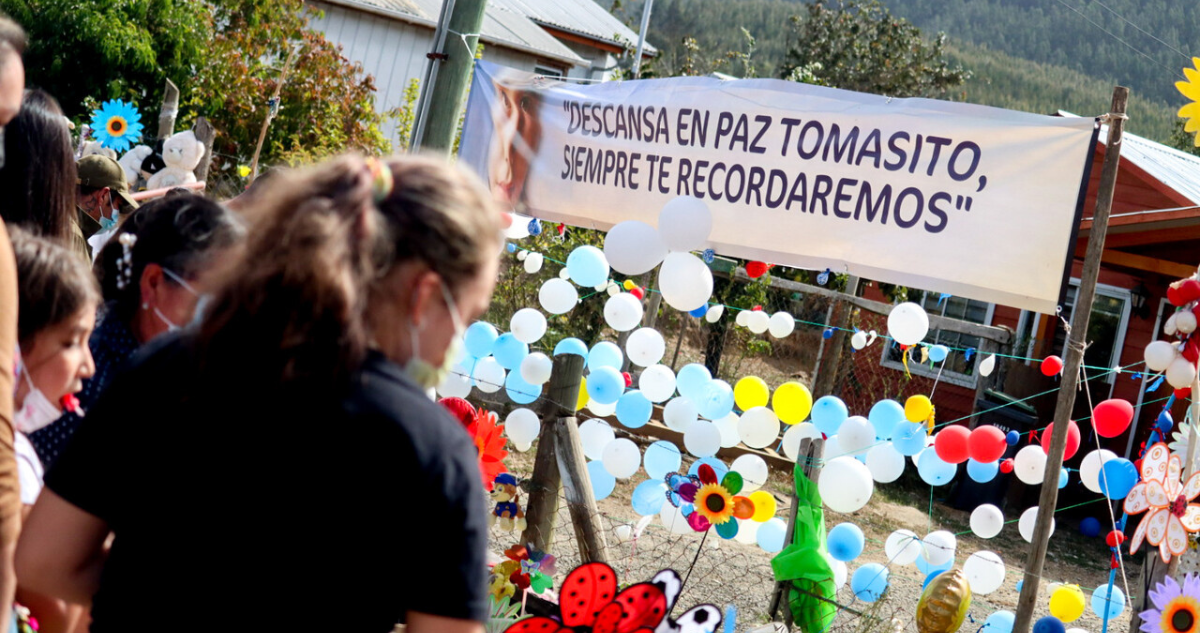Fiscalía informa peritaje extranjero a familia de Tomás Bravo: resultados difieren con el del SML