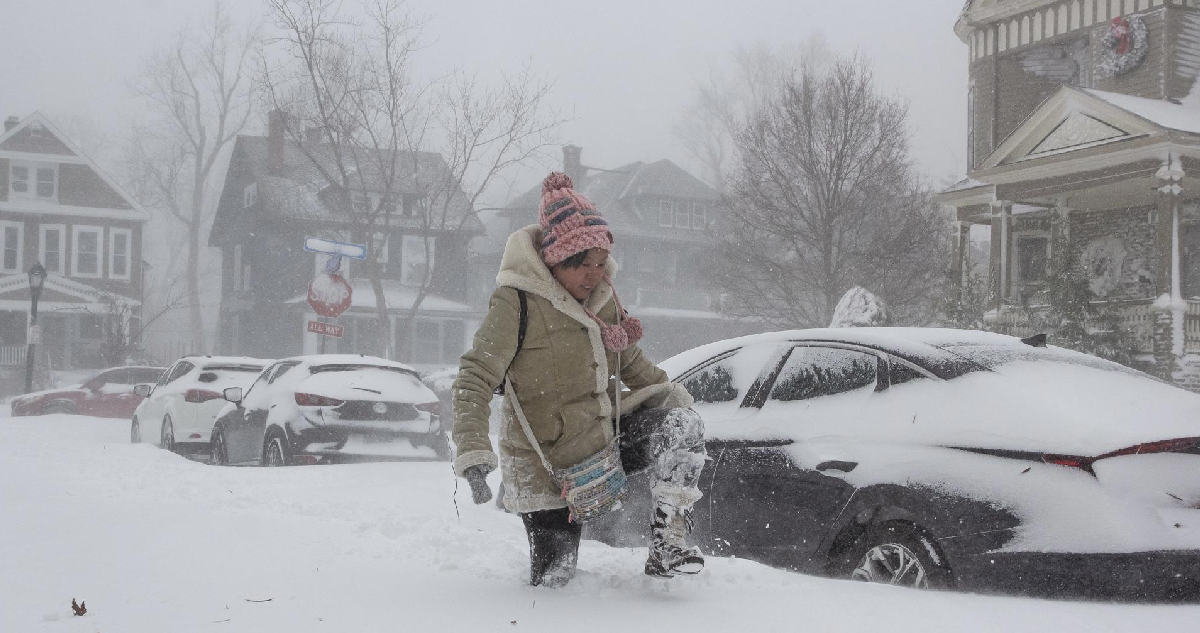 Más de 20 muertos deja paso de tormenta Elliot en Estados Unidos