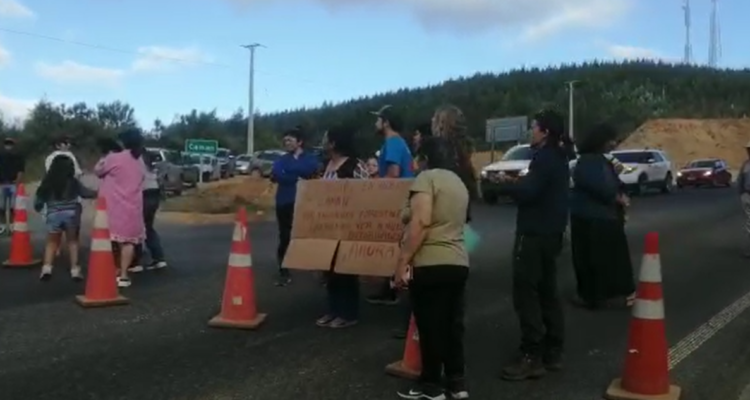 toma de la ruta entre Valdivia y Paillaco, vecinos del sector Camán exigieron acciones preventivas ante incendios