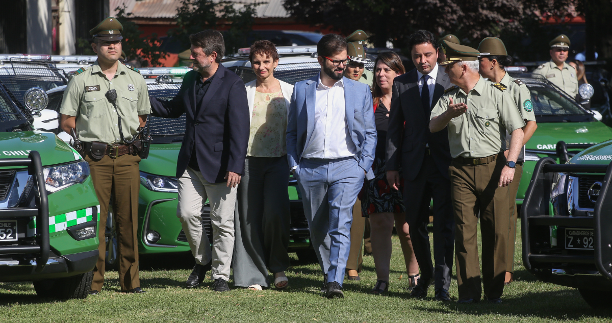 entrega de vehículos policiales a Carabineros