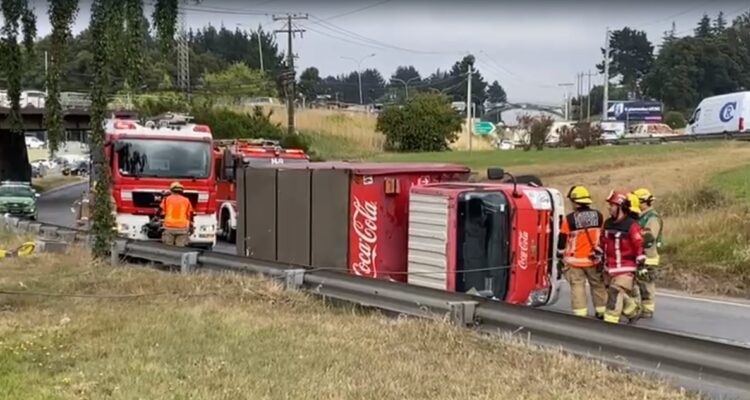 Volcamiento de camión en Concepción