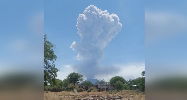 Alerta amarilla para el volcán Láscar tras pulso eruptivo: establecen perímetro de seguridad