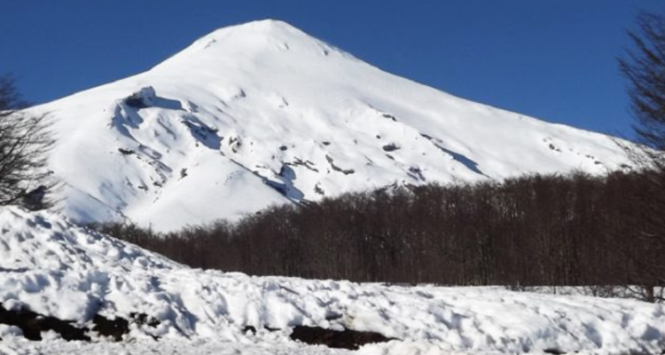 Sismo de largo periodo se registra en volcán Villarrica: macizo se mantiene en Alerta Amarilla
