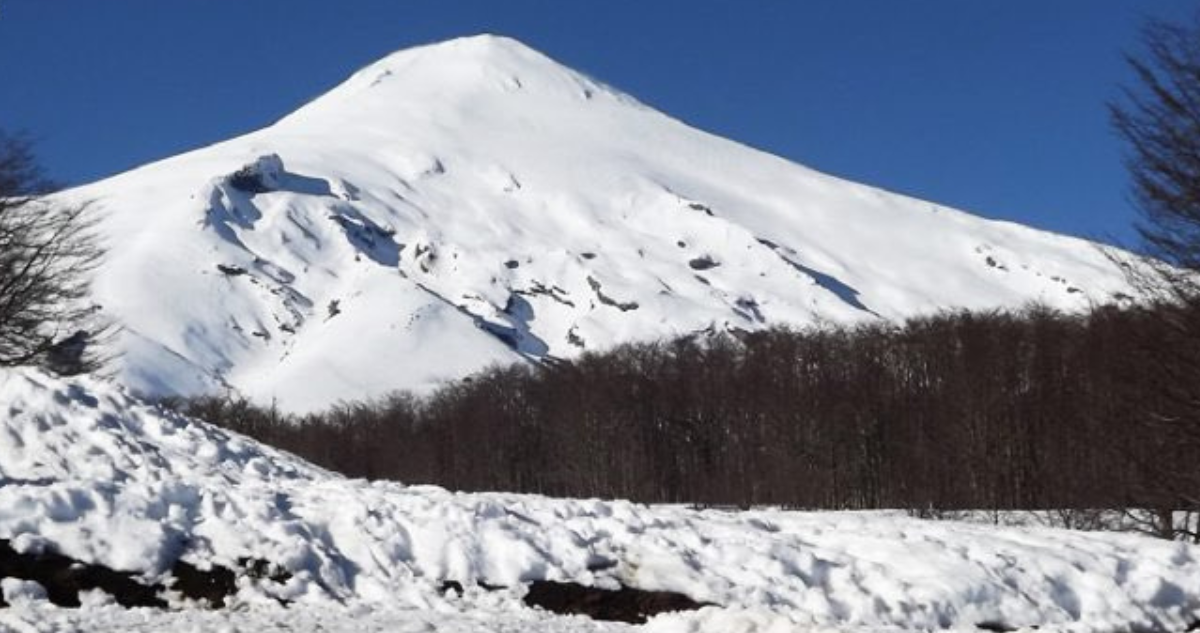 Sismo de largo periodo se registra en volcán Villarrica: macizo se mantiene en Alerta Amarilla