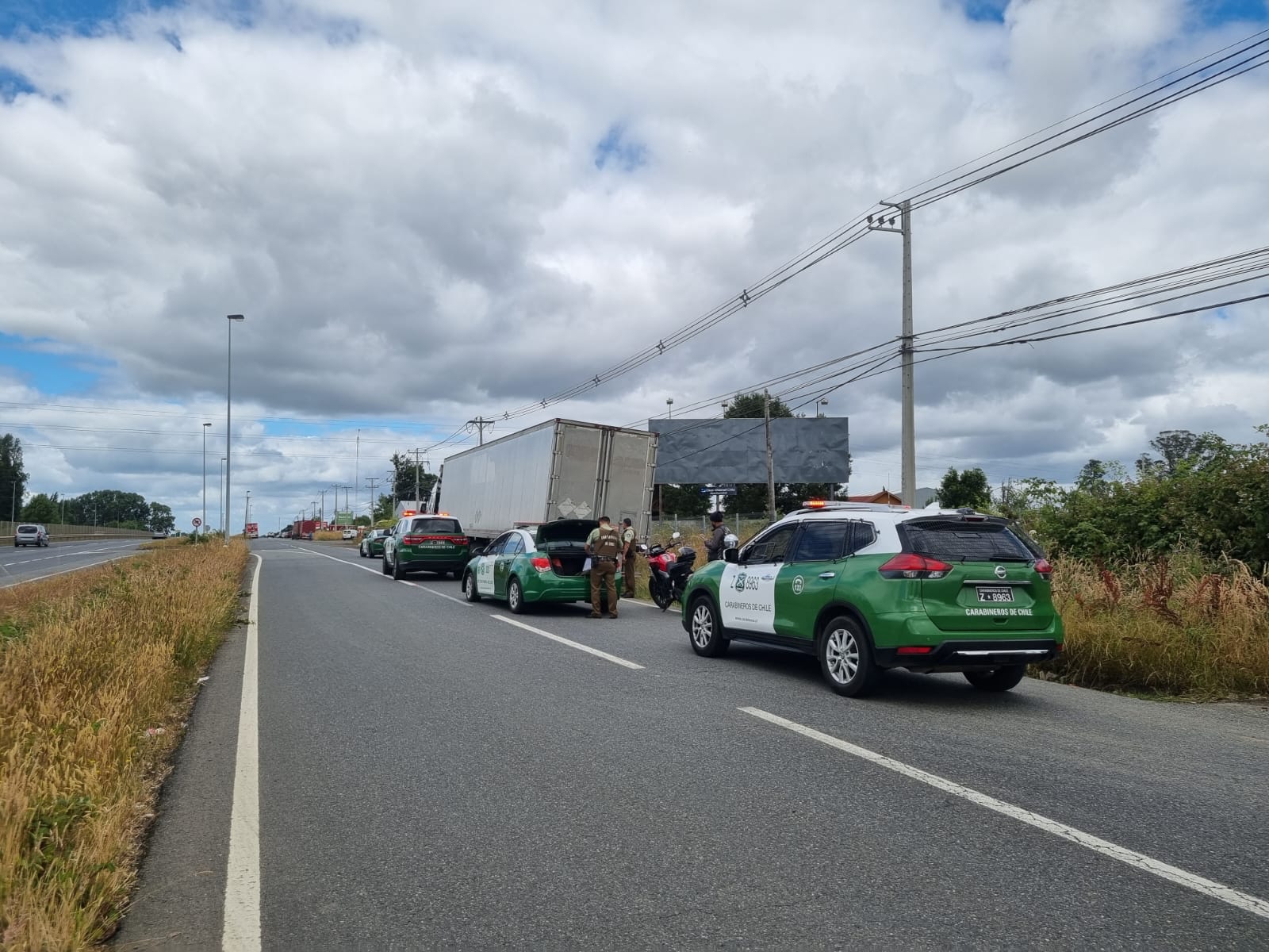 Maniatado y encañonado: camionero sufre robo con secuestro en región de Los Lagos