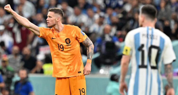 Wout Weghorst dio su versión del “bobo” que le dedicó Lionel Messi.