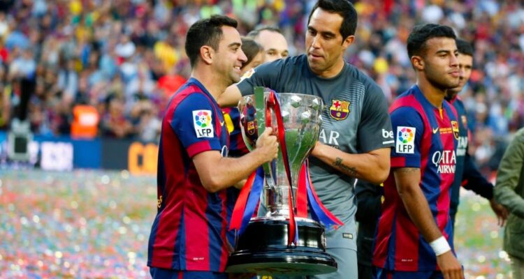 Xavi recordó paso de Claudio Bravo por el Barcelona y lo llenó de elogios