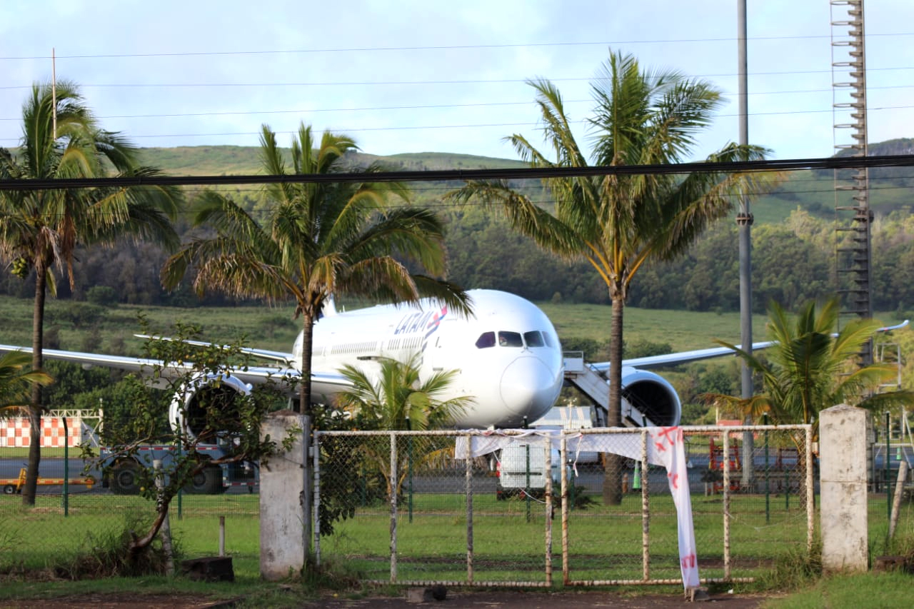 Familia Roe y Gobierno logran acuerdo: aeropuerto internacional de Rapa Nui retoma sus funciones