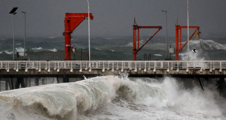 Armada emite alerta de marejadas por 4 días desde Arica hasta el Golfo de Arauco