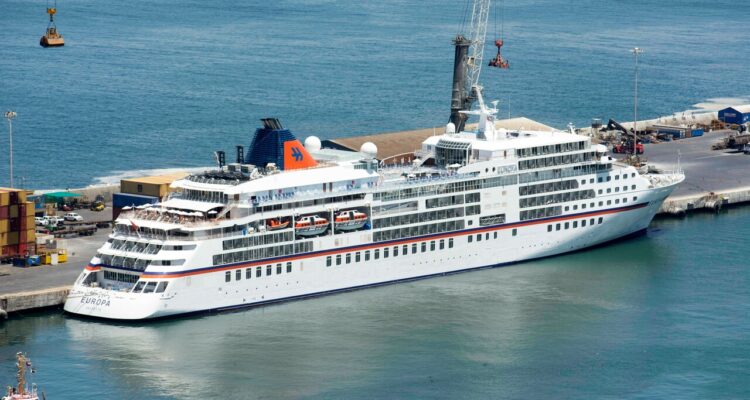 Llegada de cruceros desviados desde Perú a Arica