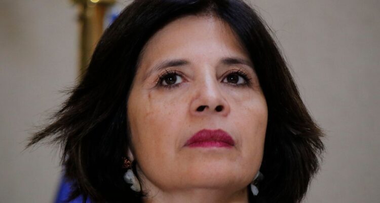 Chile Vamos ingresa AC contra exministra Ríos por indultos y beneficios a reos de la Macrozona Sur