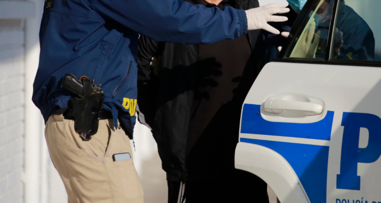 Detienen en Hualpén a menor de 15 años investigado por participación en al menos tres homicidios