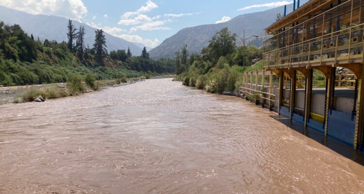 Aguas Andinas se declara en alerta temprana preventiva por altas turbiedades