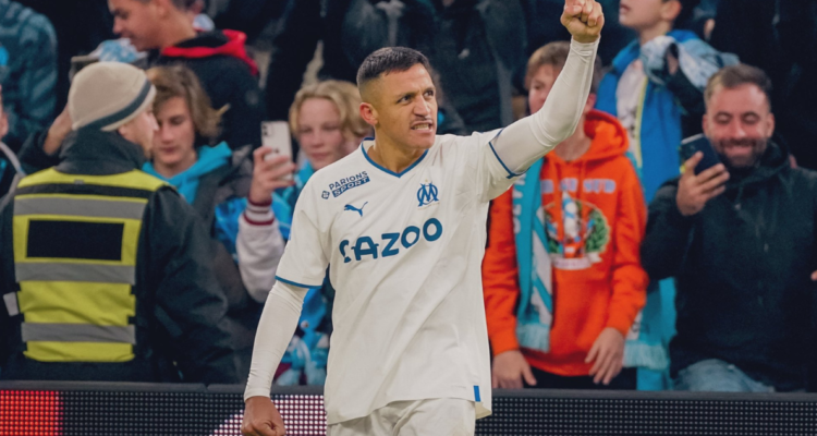 Alexis Sánchez fue destacado por los medios franceses.