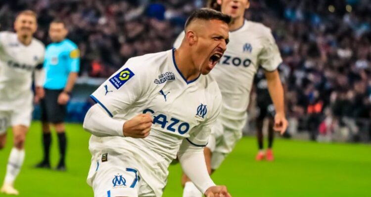 Exleyenda de la Ligue 1 declara su gran admiración por Alexis Sánchez