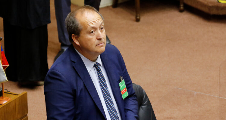 Ángel Valencia descarta en el Senado defensas a imputados por delitos contra mujeres
