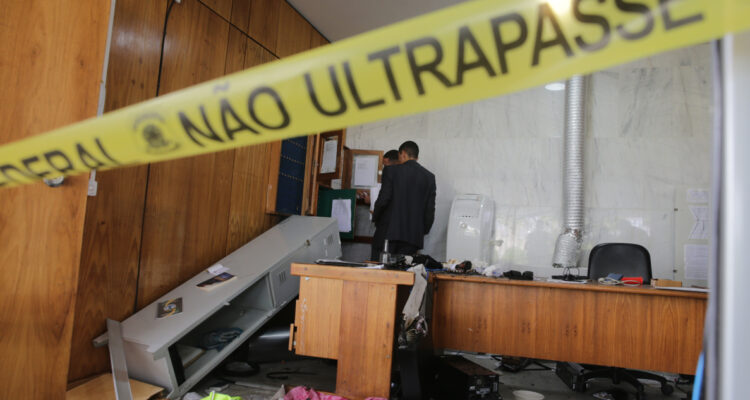 Gobierno de Lula denuncia robo de armas durante asalto al Palacio de Planalto