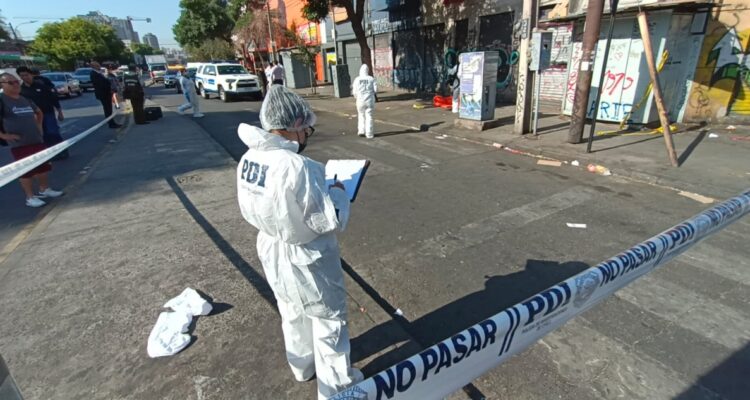 Nuevo asesinato en las calles de Santiago: sujeto fue hallado con un disparo en la cabeza