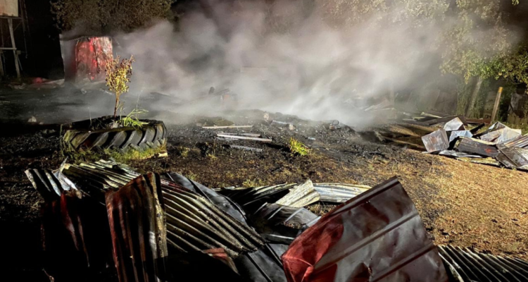 Ataque incendiario en la ruta que une Victoria con Curacautin