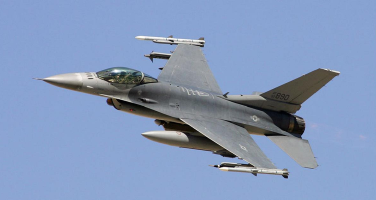 Ucrania buscará aviones caza F-16, tras conseguir que Occidente le entregue tanques para defenderse de Rusia.