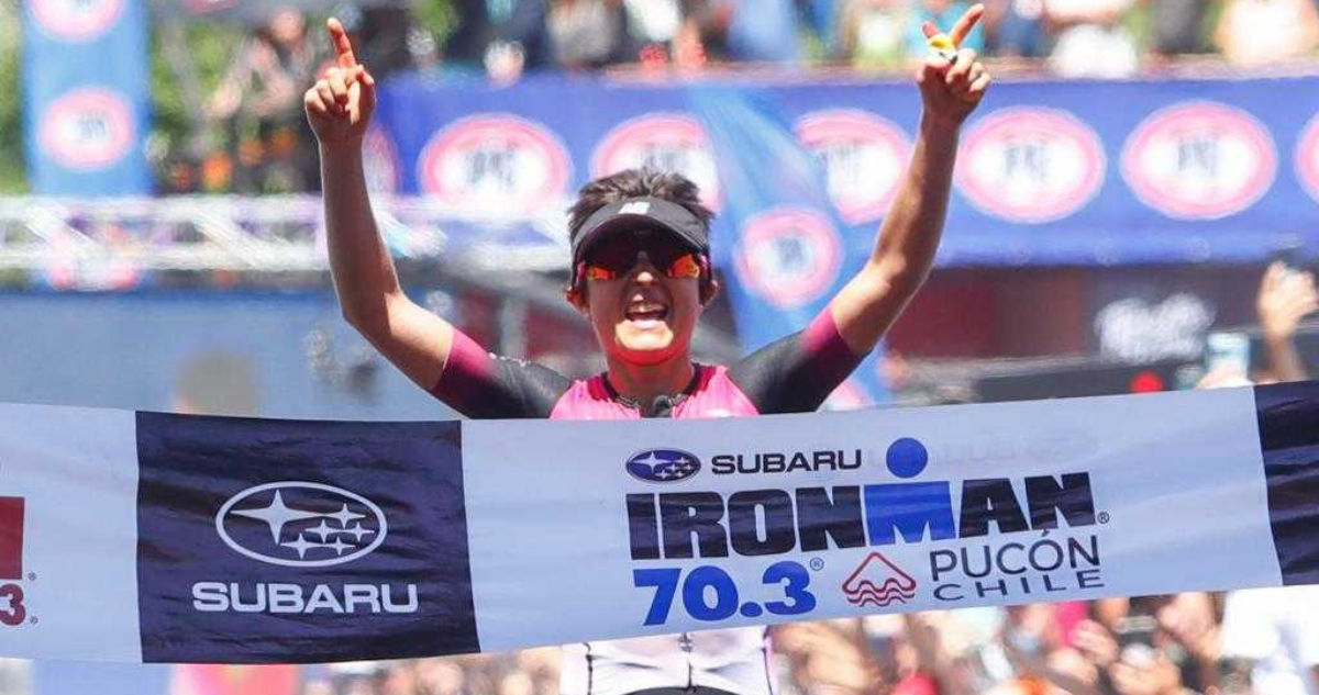 Bárbara Riveros cruzando la meta en el Ironman de Pucón.