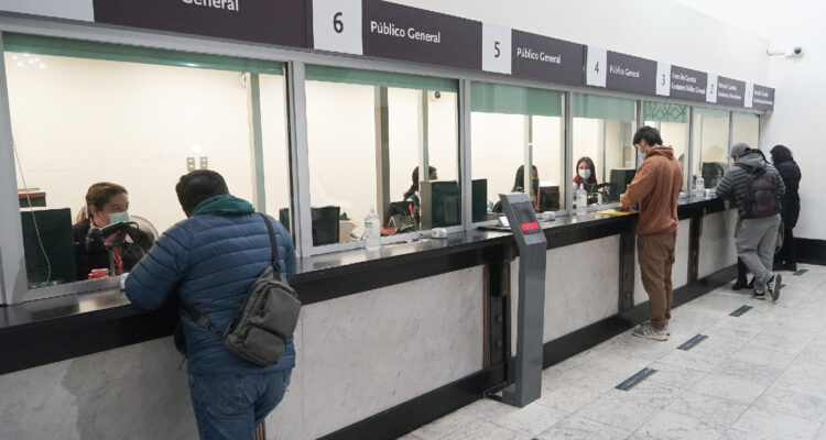 Acceso a créditos sigue restrictivo para personas y empresas: el sector construcción muestra excepción