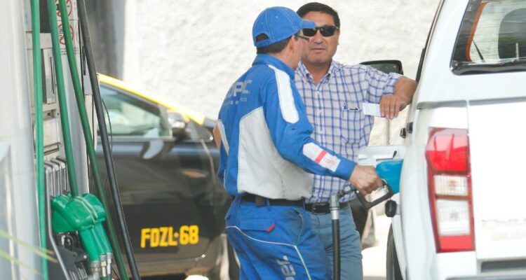 Las razones por las cuales se aprobó que precios de los combustibles pasen a informarse cada 21 días