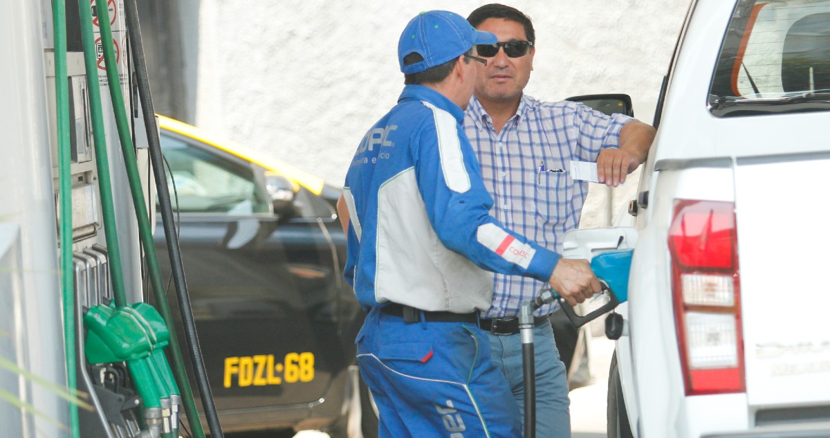 Las razones por las cuales se aprobó que precios de los combustibles pasen a informarse cada 21 días