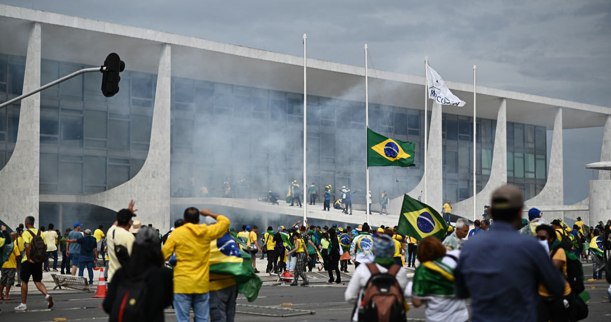 Bolsonaristas invaden poderes del Estado en Brasil