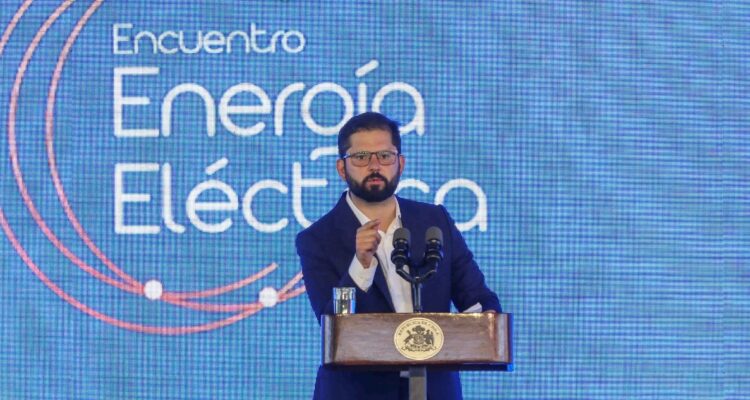 Boric destaca que transición energética derivará en “empleos más verdes” y que inversión es prioridad