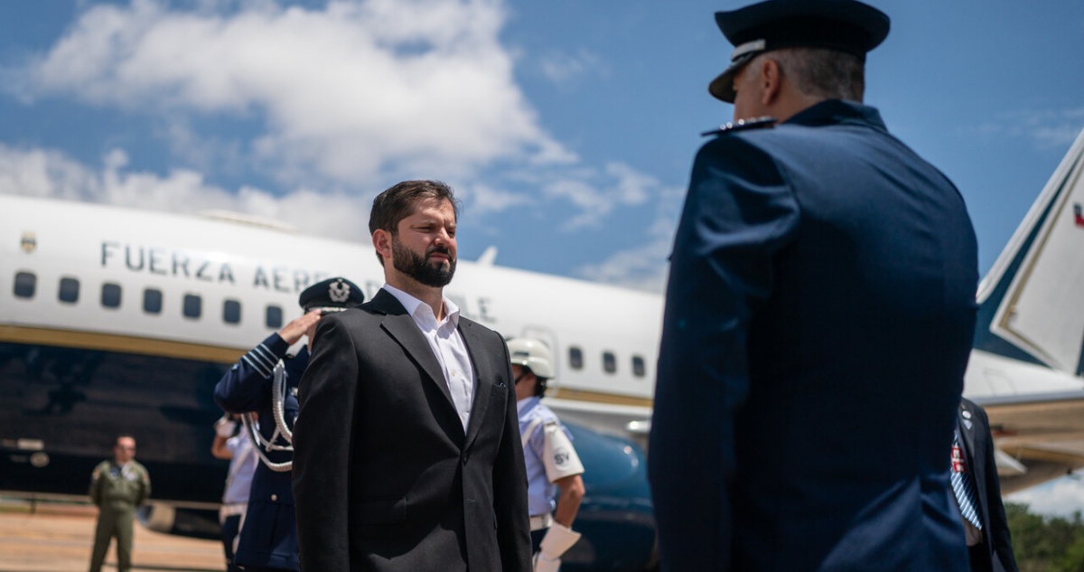 Presidente Boric ya está en Brasil para investidura de Lula da Silva: viajó junto a Ricardo Lagos E.