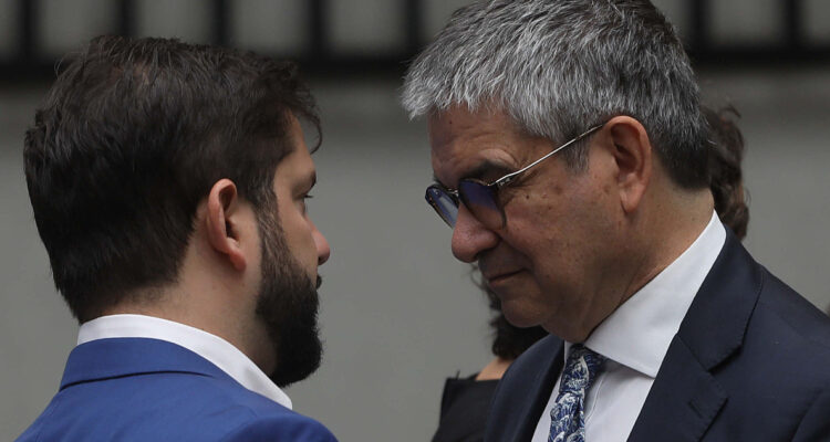 Tras una década: Gobierno logró superávit fiscal en 2022 de la mano de mayor tributación y la minería