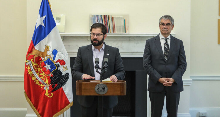 Los bonos y ayudas sociales que el Gobierno estaría analizando entregar en 2023