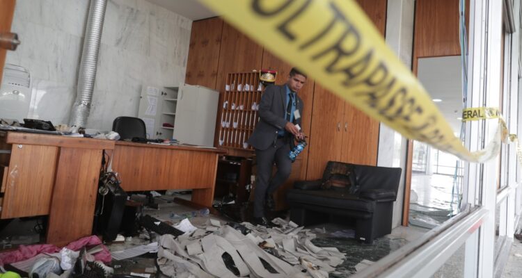 Fotografía que muestra los destrozos en el Palacio de Planalto luego de que manifestantes bolsonaristas se tomaran la Plaza de los Tres Poderes para invadir los edificios gubernamentales, en Brasilia.