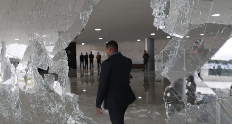 Brasilia amanece bajo control pero con rastros de destrucción tras ataques de bolsonaristas