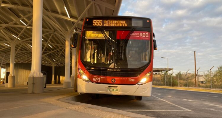 Bus 555 al Aeropuerto de Santiago: cuánto cuesta, dónde se toma y cuáles son sus paraderos