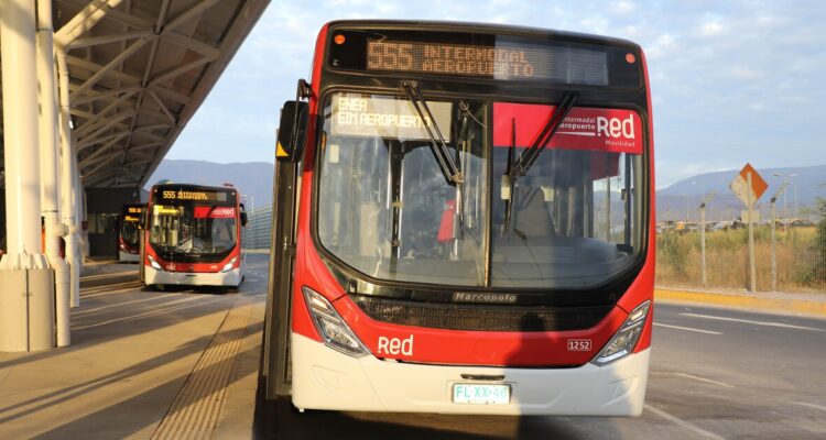 Este sábado debuta el recorrido 555: buses RED llegarán hasta el Aeropuerto de Santiago