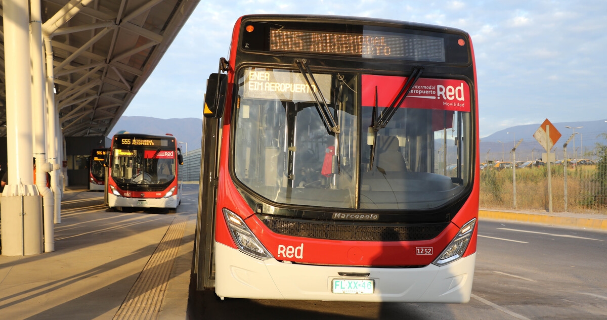 Este sábado debuta el recorrido 555: buses RED llegarán hasta el Aeropuerto de Santiago