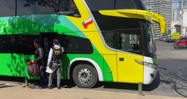 Vecinos aseguran que cada día llegan 3 buses con extranjeros indocumentados a Estación Central
