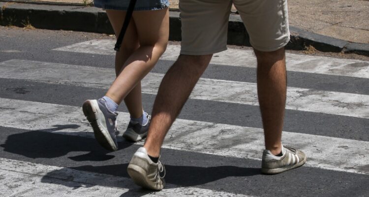 Encuesta CCS: Más de 70% percibe a Chile como “inseguro”, con temor a movilizarse a pie y en vehículo