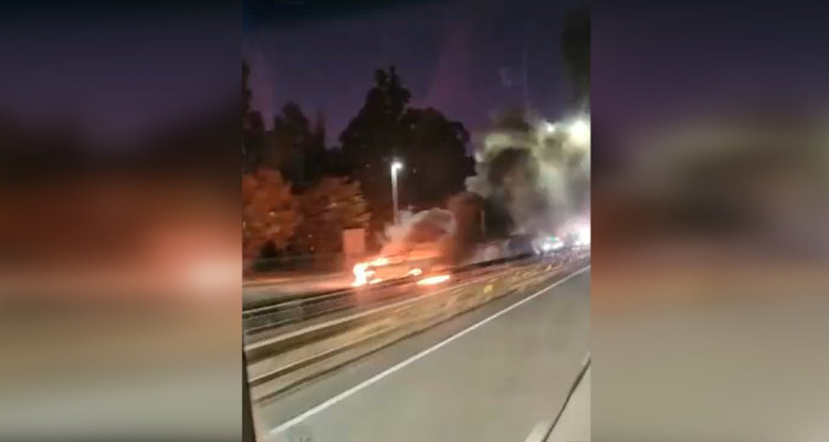 Sujetos roban camioneta y la incendian a la altura de Pidima durante ataque incendiario en Ercilla