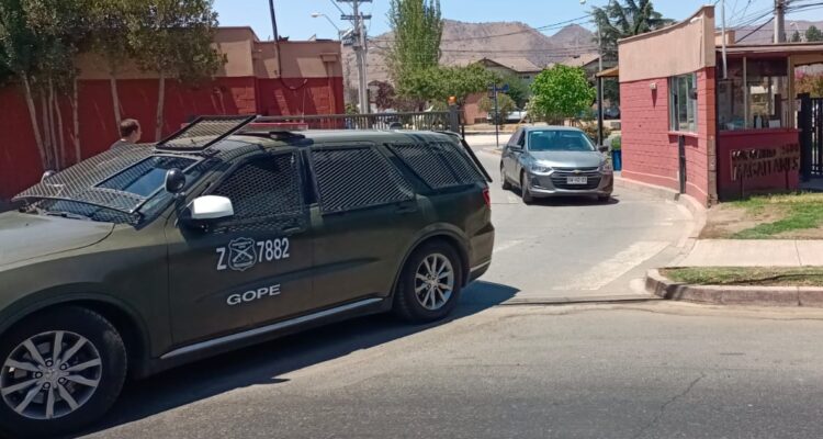 Detienen a dos carabineros activos y uno retirado en la RM: los acusan de cohecho reiterado