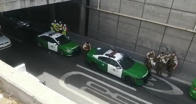 Persecución policial por robo de auto culmina con dos detenidos en Santiago: uno quedó lesionado